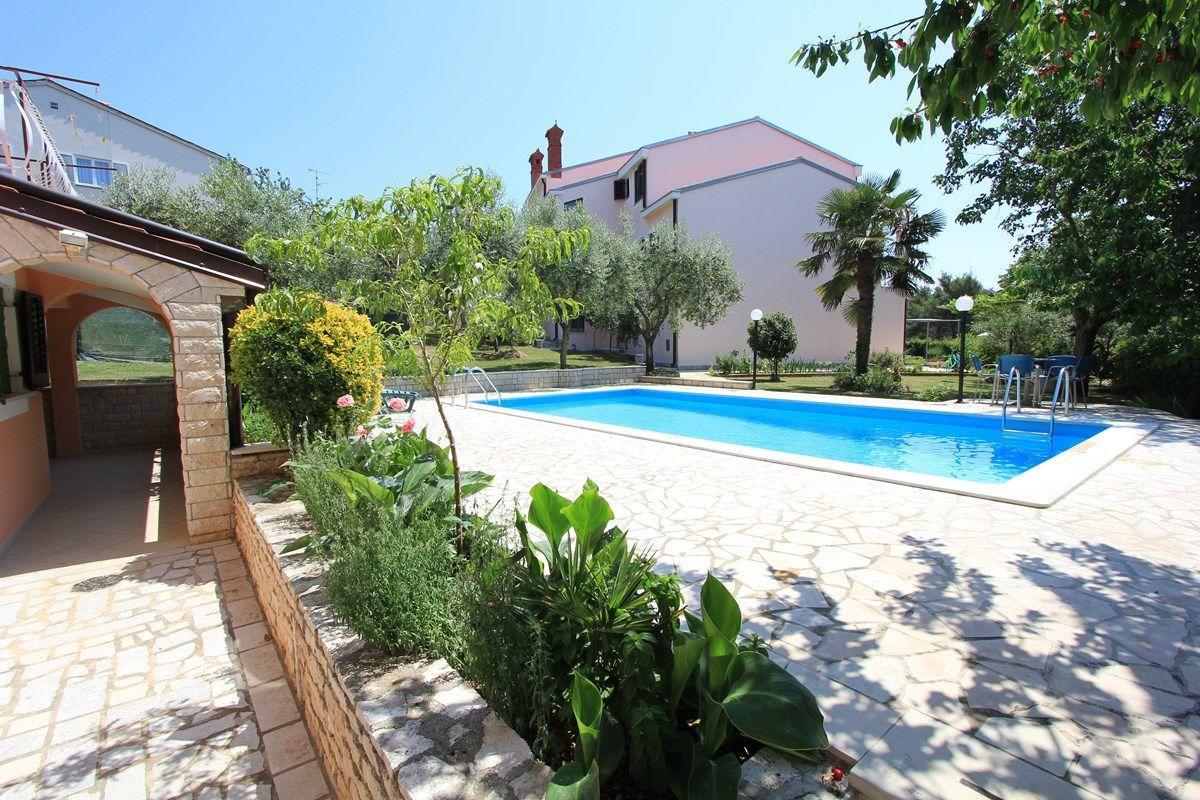 Apartments Susy พูลา ภายนอก รูปภาพ